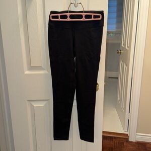 Aritzia TNA black leggings 3/4